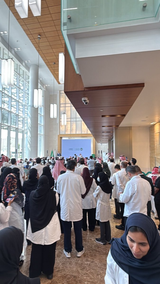 BA_Han98's tweet photo. يوم استثنائي نفخر فيه بافتتاح مستشفى المعذر التابع لمستشفى الملك فيصل التخصصي ومركز الأبحاث. 🤍
كانت لنا رحلة مميزة منذ مرحلة التأسيس، شاركنا خلالها في بناء وتطوير العمل خطوة بخطوة، وكانت تجربة ثرية مليئة بالتحديات والإنجازات والتعلم المستمر.
فخورون بما وصلنا إليه اليوم 🙏🤍 https://t.co/ACKZPFKw1f