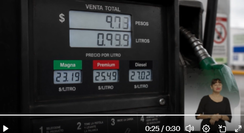 damedospara's tweet photo. @Claudiashein 00:24 - dice "Y no ha habido gasolinazo" despues, una imagen donde la gasolina premium está a $25.49, no la chingues @Claudiashein pues el gasolinazo es fijo con ese precio, quieres que suba más para que sea considerado así? Solo nos ven la cara de estupidos. https://t.co/yNKbZTBWuJ