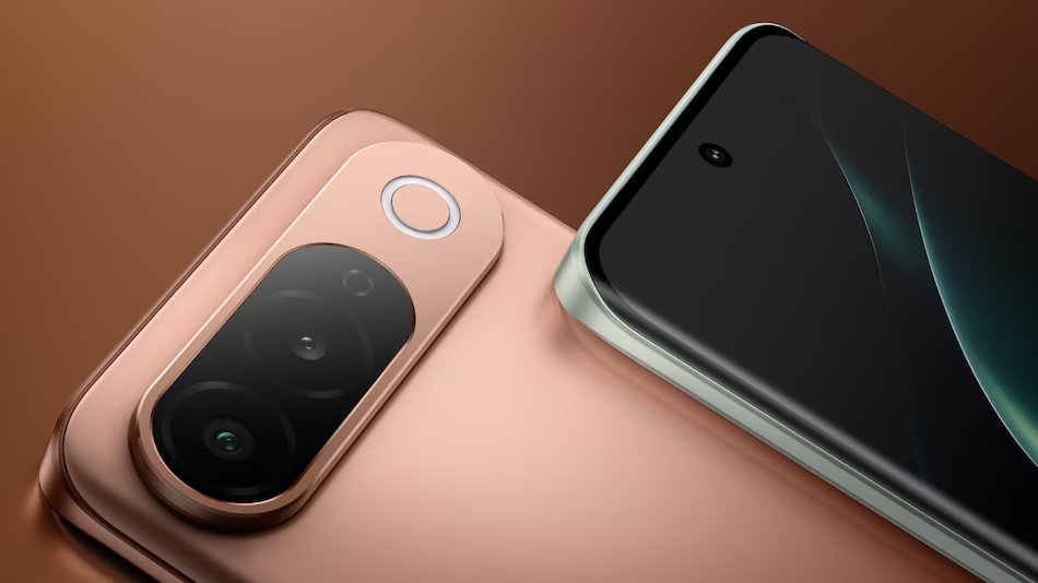 fossbytes14's tweet photo. Breaking 🚨 

vivo T5 5G specs confirmed 

144Hz 1.5K curved AMOLED display
MediaTek Dimensity 7500 Turbo
Massive 7,050mAh battery
Slim 7.9mm design

Launching on September 2 https://t.co/jriMLKhs38