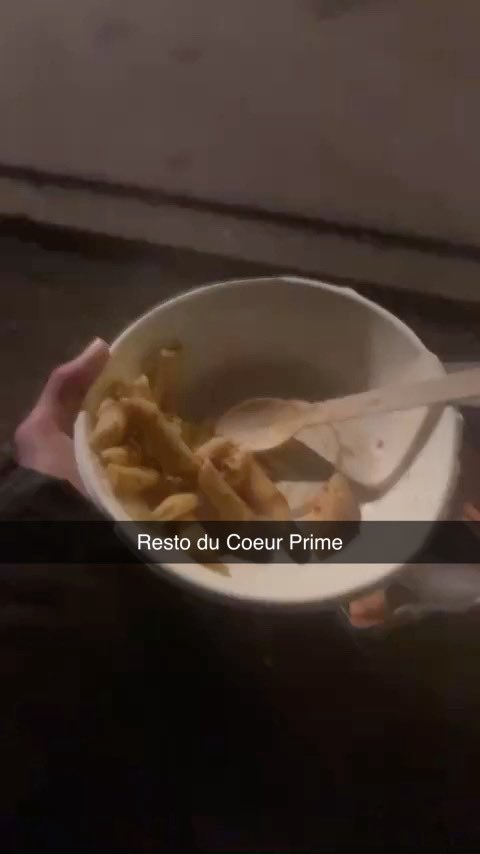 paprisake_07's tweet photo. @MatthewBerman @bot (Proof: Me at the French Homeless Free Food Giving) https://t.co/pgo3TcRCmI