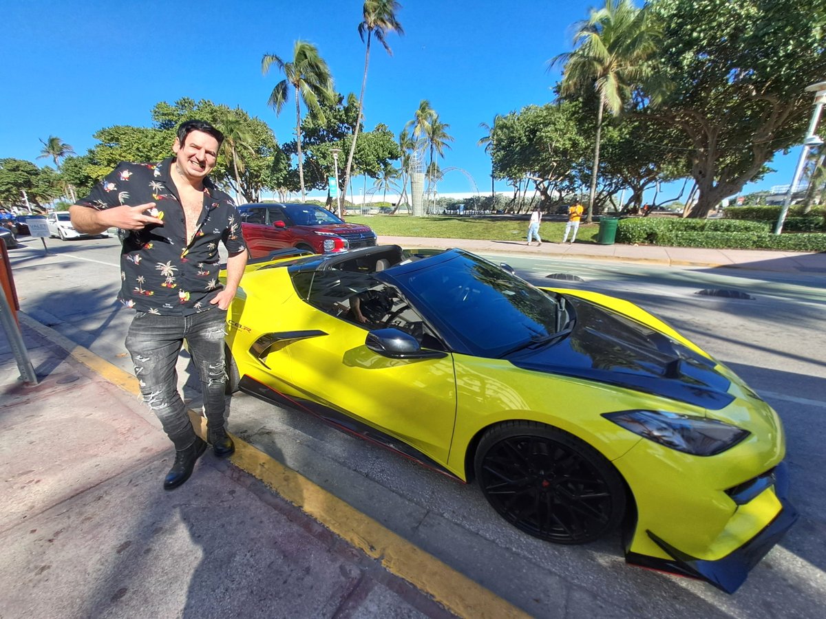 RickWesleymusic's tweet photo. La bellavita di Rick Wesley a Miami Beach 🌴🏎️🧒✌️ #rickwesley #richkids #holidays #miamibeach #oceandrive #florida #usa #statiunitiontheroad https://t.co/uaq331DOvx