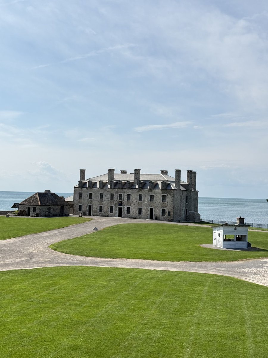 EBridgeskele's tweet photo. Buffalo State Park Day Trip 🏰
📍Old Fort Niagara State Park https://t.co/lkKDHbiRVG