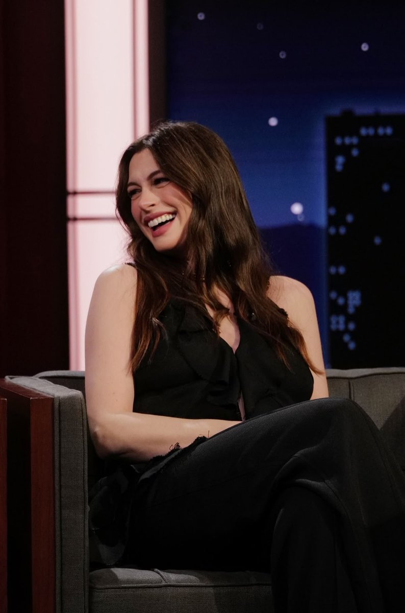 tealitex's tweet photo. anne’s smile could fix things therapy couldn’t https://t.co/Ntl5cki8G7