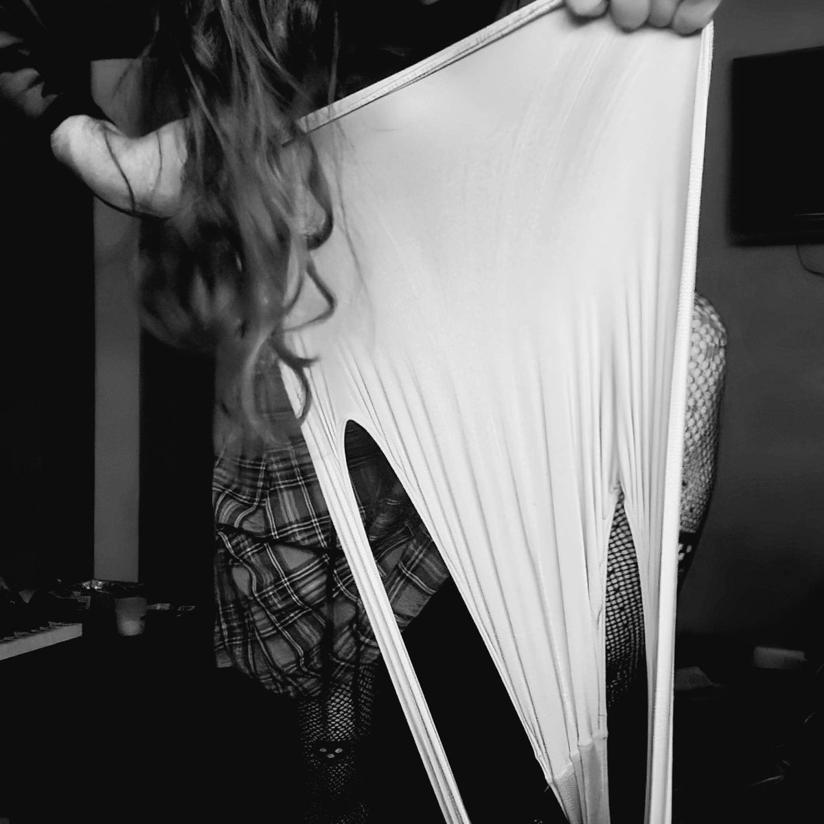 HollyCuris's tweet photo. POV: I caught you staring at my butt in the club https://t.co/Vw3PaHU8ii