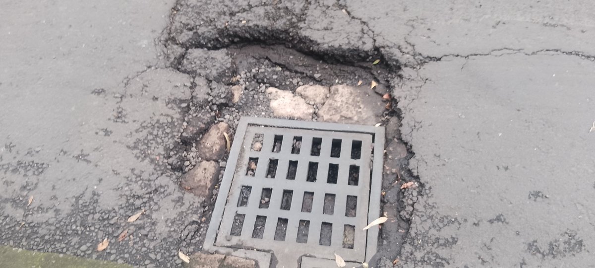 erymor's tweet photo. @Col_Industrial
@TuAlcaldiaGAM He estado solicitando en varias ocasiones estos, registros, hoyos y coladeras, noooo las reparan.
@TuAlcaldiaGAM https://t.co/IFuDiuVnB7