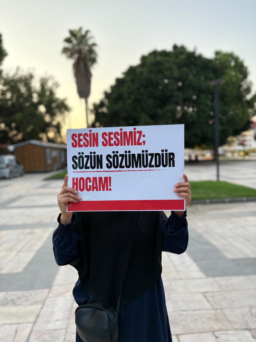 fhoncunesil's tweet photo. Adalet için Bekliyoruz! 

Osmaniye Furkan Hareketi mensupları olarak haksız bir şekilde tutuklanan Alparslan Kuytul Hocaefendi, Semra Kuytul Hocahanım ve çok sayıda Furkan Hareketi mensubu kardeşimiz için basın açıklaması ve adalet bekleyişi gerçekleştirdik. 

📍Osmaniye 

Talimat Saraldan 
Zulümle KalkınmaPartisi
28Şubat DevamEdiyor