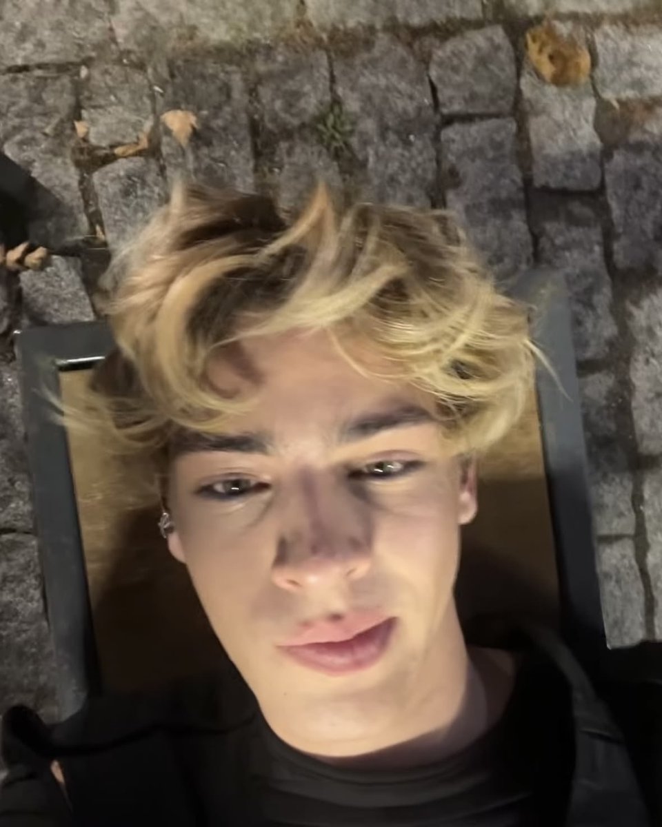 defoliy's tweet photo. ben milperenkut olcam tmm? https://t.co/o2yelfwZmd