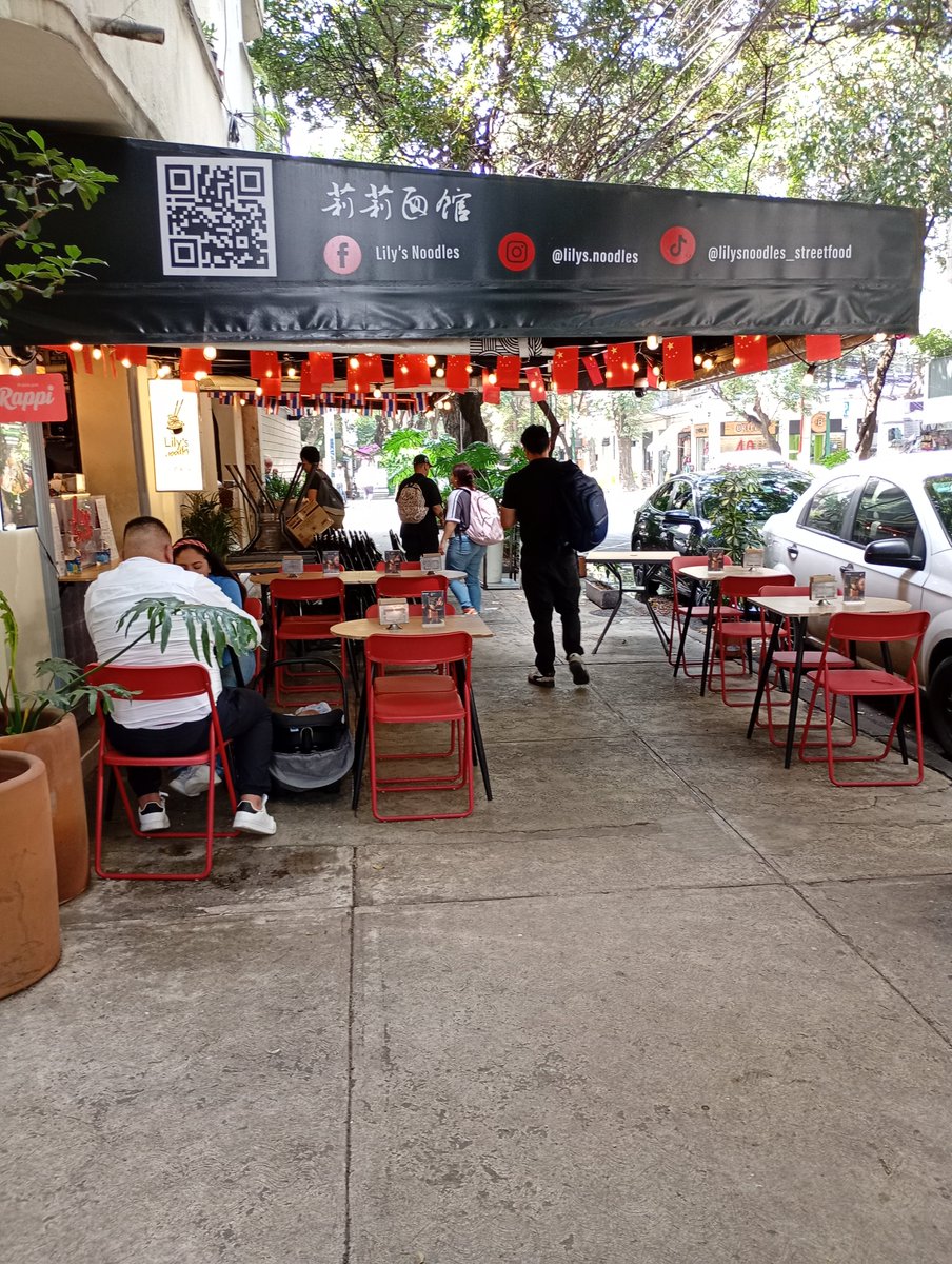 sandra_cardiel's tweet photo. @Chekspier @pcacuauhtemoc @AlessandraRdlv @LaVozHipodromo @ReporterCondesa Peor esta el Yim Thai, en Culiacán casi esq con Campeche, al café que estaba antes ya le habían quitado las mesas por lo mismo @pcacuauhtemoc @AlessandraRdlv https://t.co/6JWutkuE0T