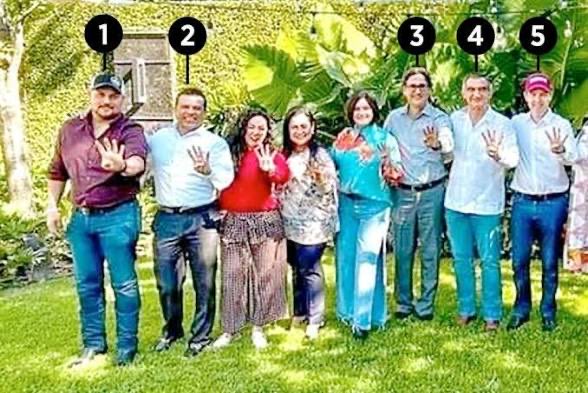 AlejandroRy79's tweet photo. @Marcos_Mtz84 De donde sacaran para pagar botellas de 22 mil pesos??  Pues del huachicol mi pendejo @Marcos_Mtz84 . https://t.co/b7Lk8Jco8N