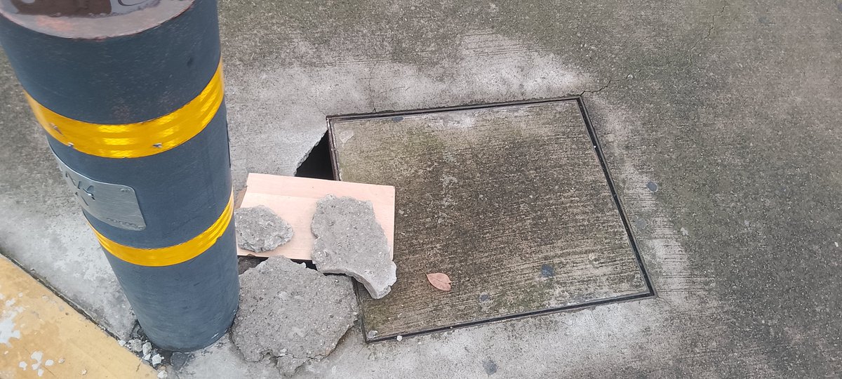 erymor's tweet photo. @Col_Industrial
@TuAlcaldiaGAM He estado solicitando en varias ocasiones estos, registros, hoyos y coladeras, noooo las reparan. https://t.co/Q6EpadYCy5