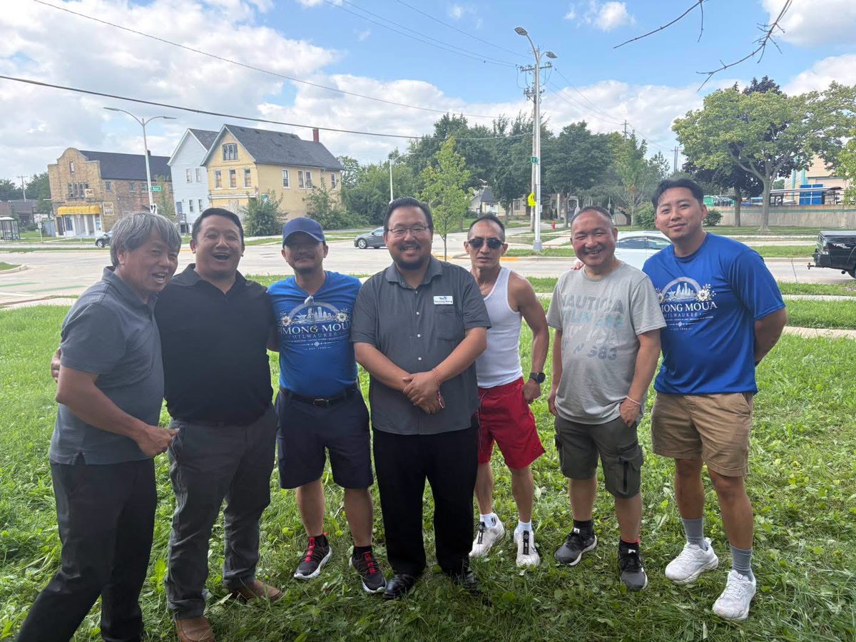 yeeforwi's tweet photo. Happy to join the Moua Clan of Wisconsin’s Pho Fundraiser in Milwaukee! It was wonderful to share a meal, connect with community members, and support a meaningful cause. #YeeForWI https://t.co/R7vPPLCtTb