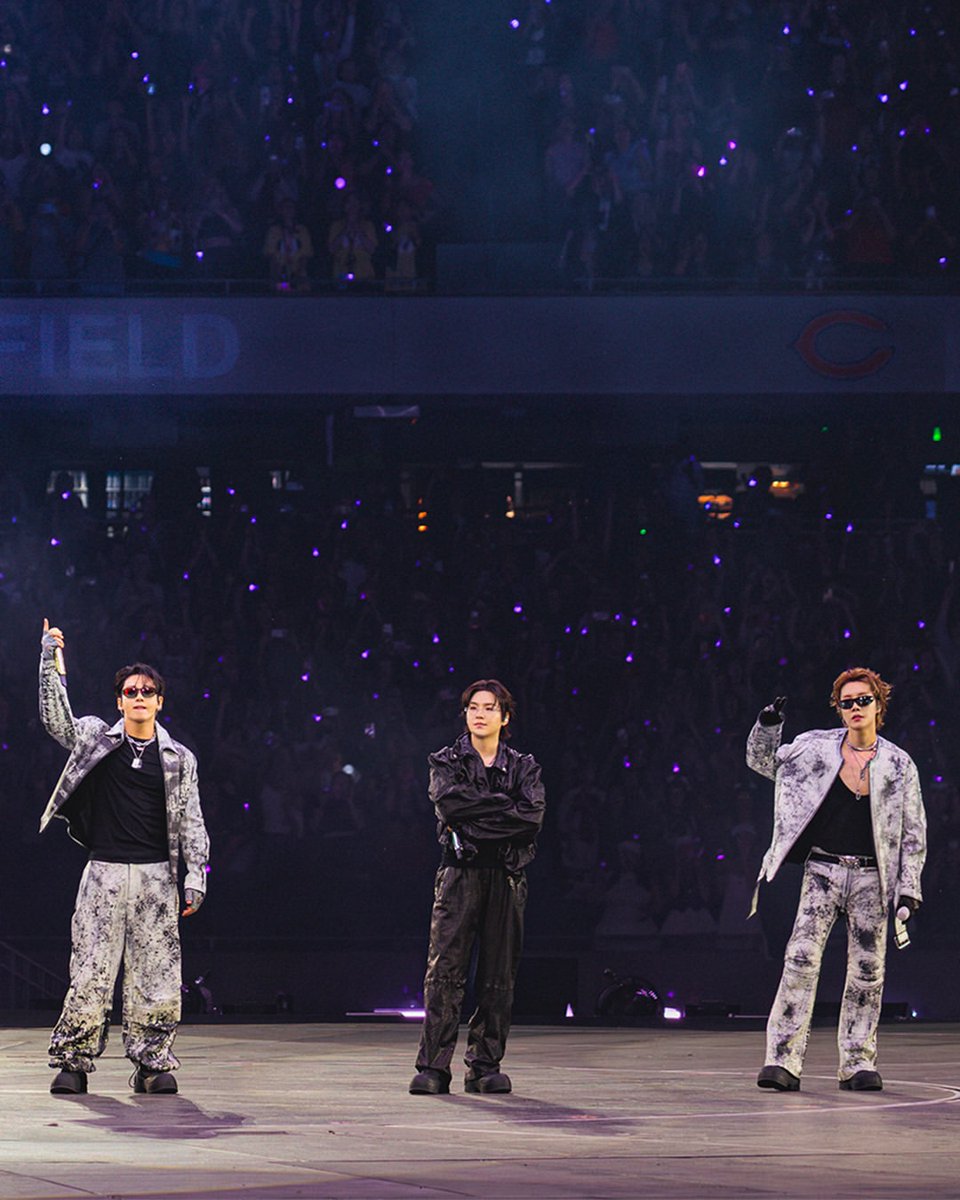 Seoul_ItalyBTS's tweet photo. 🅾︎ ig📷 Post di @DIESEL : @BTS_twt - 310826

Per le tappe del BTS WORLD TOUR ‘ARIRANG’ a Chicago, tutti e sette i membri dei @bts_bighit sono saliti sul palco indossando look su misura creati dal direttore creativo Glenn Martens

#BTS_WORLDTOUR_ARIRANG
https://t.co/VZ2PciCSGW https://t.co/qNyfKOY6gb