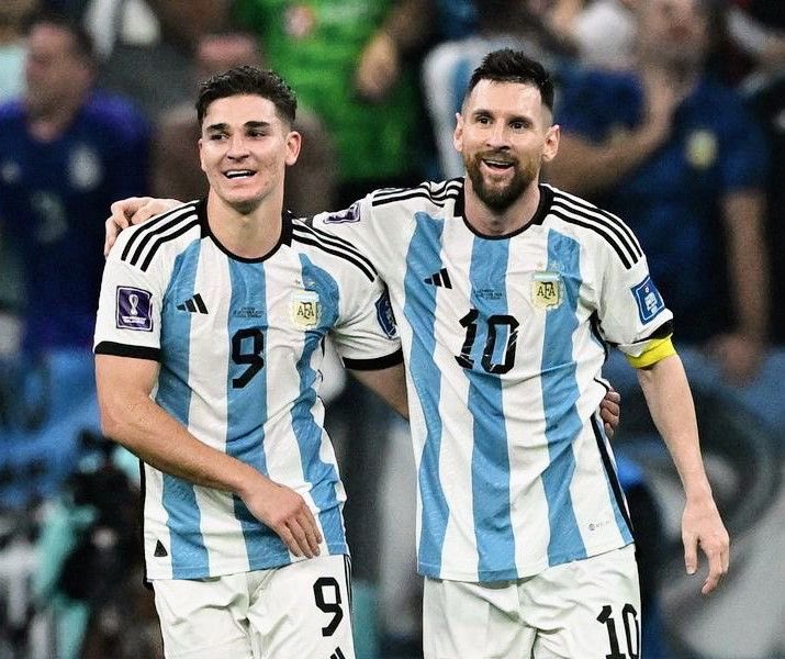giamilafilms's tweet photo. tony muere y deja a peter
messi se retira y deja a juli

julian cada dia mas parecido a spider-man https://t.co/hsZgEwJWhn
