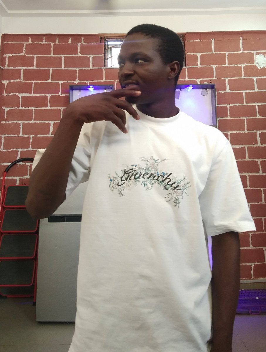 Deonayo7's tweet photo. Just a boy who love to get paid for work. We still grinding for the paper https://t.co/1F7OheYbAI