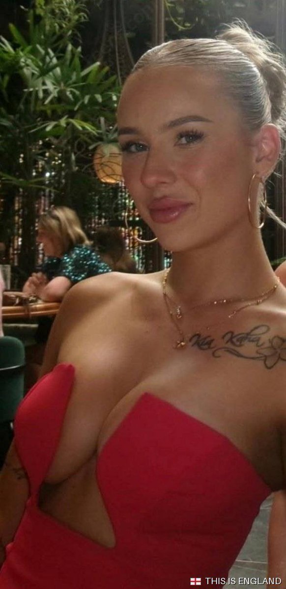 strictlyEngland's tweet photo. Chav Girl Flashing Here Tits! 

Click the Link In Bio For More 🤫

#chav #chavuk #ukchav #nolimit #Bimbo #milf #british #nfswtwt https://t.co/dcXcqjSqzk