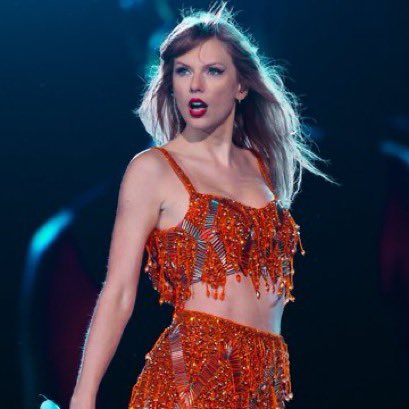 poponze's tweet photo. Erika Hilton cita fãs de Taylor Swift ao falar sobre água gratuita em eventos culturais:

“Uma jovem, Ana Clara, faleceu por conta da irresponsabilidade de uma empresa de eventos que transformou um estádio num inferno e negou água aos fãs. Ao lado da mobilização dos fã-clubes da Taylor Swift, fizemos o fornecimento de água gratuita em shows e eventos virar um direito dos fãs.”