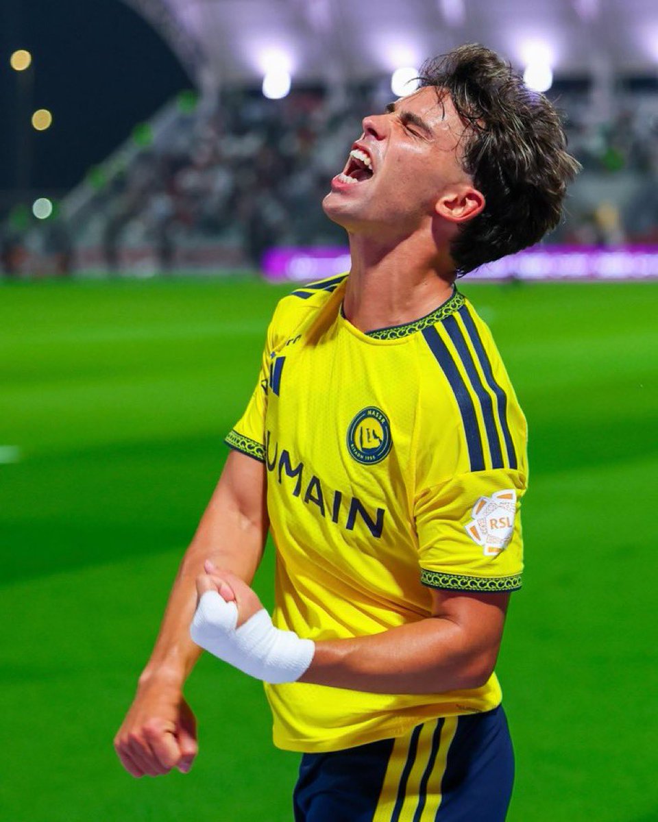 RanaAlkadi79's tweet photo. إلى لاعبي #النصر الذين منحونا السعادة طوال المباريات السابقة 💛💙
ندرك حجم الضغط الذي تعيشونه
ونعرف مقدار الإرهاق
وقلة الخيارات واللاعبين
وحجم المجهود الذي تبذلونه
ولكننا لا نملك إلا الحب والوفاء والتشجيع بالحضور.
نعتذر إن قصّرنا فالقرارات أكبر من قدراتنا، والظروف ليست بأيدينا 😔 https://t.co/DA9m6RgNo2