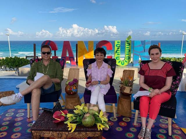 freckleddjh's tweet photo. danifil grabando el podcast mientras están de tour be like: https://t.co/rGiDPsyIta
