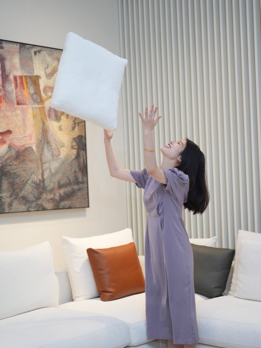 buse98702430's tweet photo. Just finished folding the last load of laundry—nothing hits better than fresh folded sheets and zero piles on the couch! , https://t.co/XrZvGqUc4y
