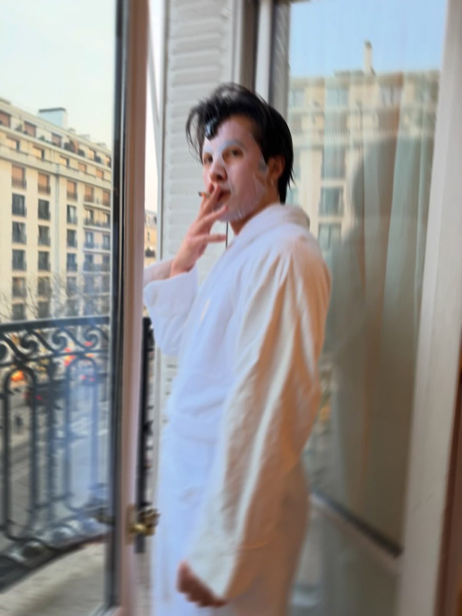 hudlipa's tweet photo. he really loves a face mask ￼ https://t.co/MAM9dtAeVr