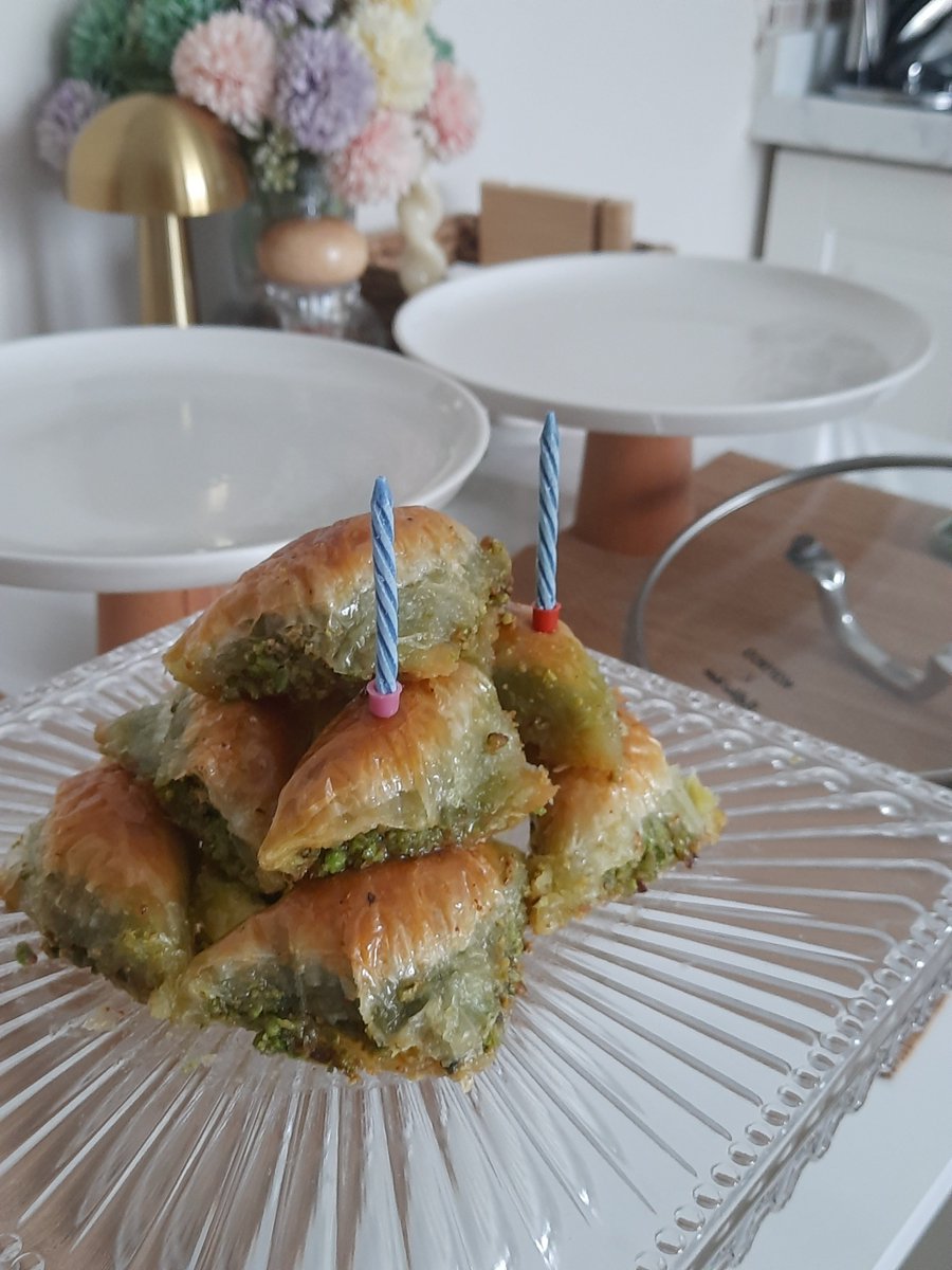 usengecsum's tweet photo. her ay bi doğum günü kutlama olayı bünyeye aşırı iyi geliyo ✨️🌸💗💕🌸💗✨️💗 https://t.co/IV50ZQ7RgK