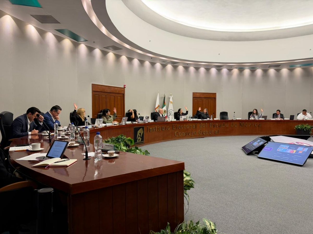 pulido_amalia's tweet photo. En Sesión del Consejo General del @IEEM_MX, aprobamos la actualización de la normativa institucional. 
Además, integramos y creamos Comisiones y designamos unidades responsables del PREP y del Sistema "Conóceles" para el #ProcesoElectoral2027. 🗳️ https://t.co/zrsVMdGIDl