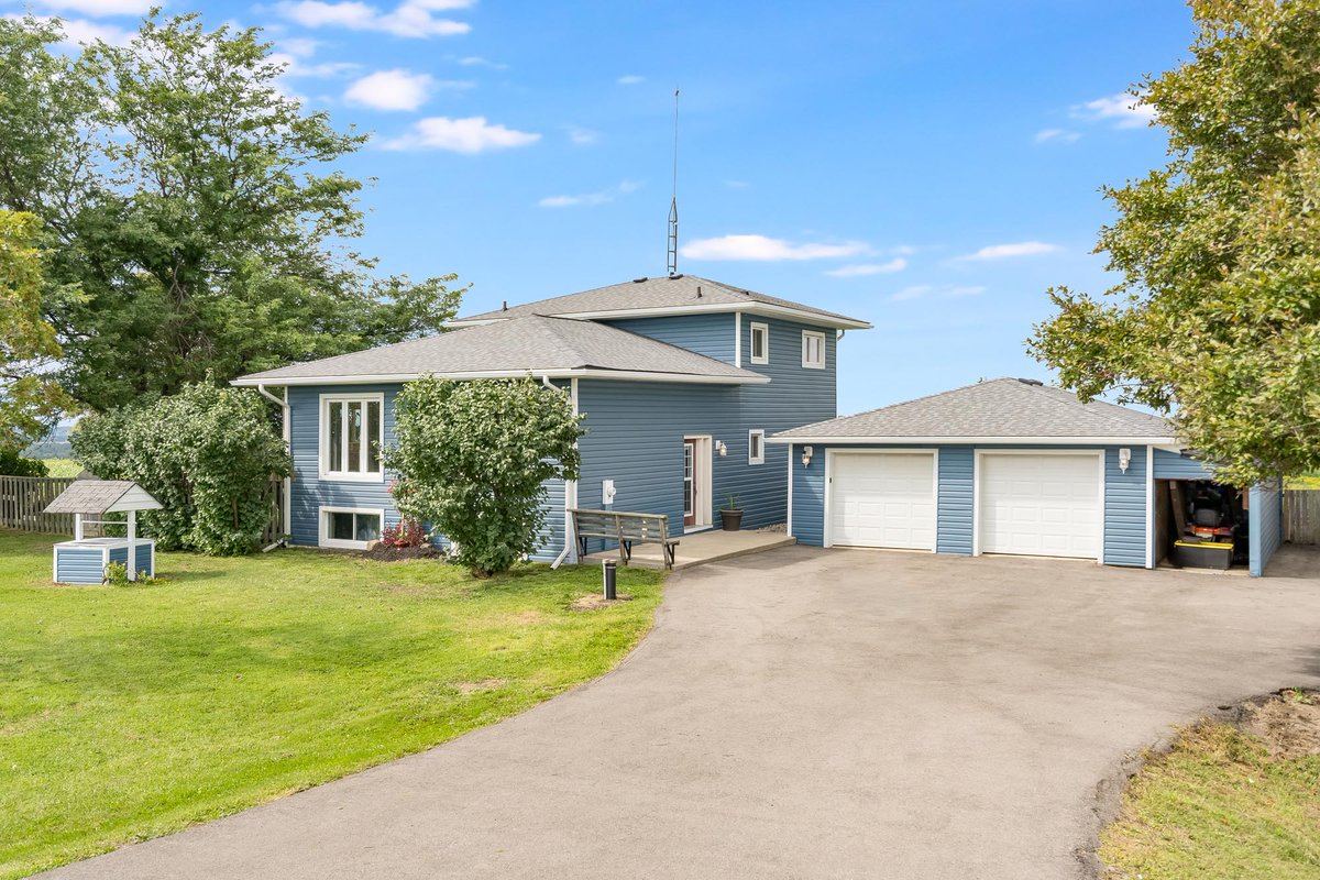 FarisTeam's tweet photo. HOME FOR SALE - Updated Sidesplit with a Detached Garage - 5390 Highway 89, Essa #FarisTeam #NewListing #RealEstate #ForSale #HomeForSale #SimcoeCounty #Essa #SharpesHill #Rural #Backyard #DetachedGarage #OntarioHomes #SimcoeCountyRealEstate
https://t.co/mu3qEw9UKC https://t.co/Qf6xpWRFhu