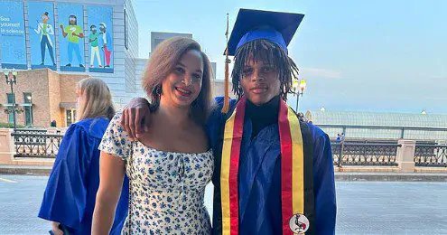 BlessedRob37231's tweet photo. @KamugishaL71174 @nakabugo_benita He graduated from high school https://t.co/Ne4OzIVCcn