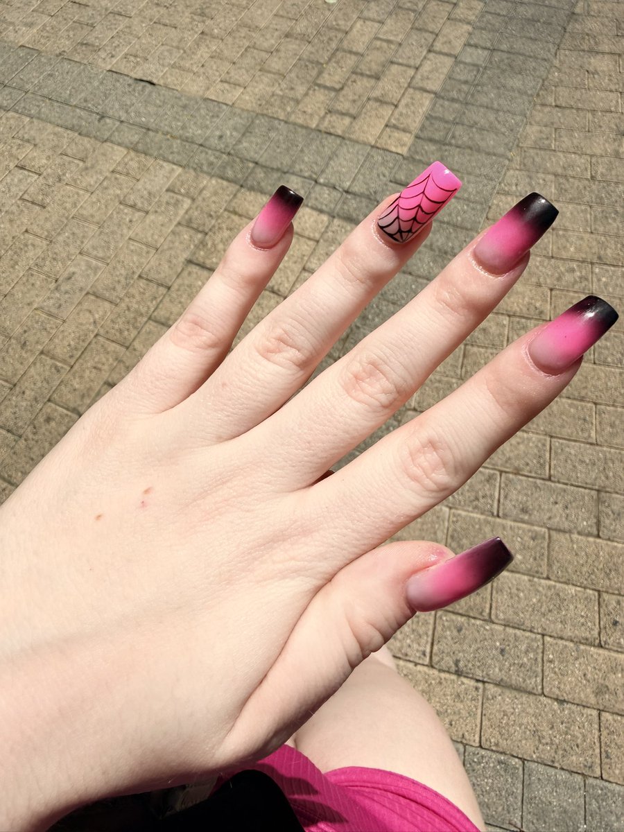 TheGigiSweets's tweet photo. took pics of my nails and can't stop staring at how juicy my mound is 💀 https://t.co/KKh86IFjUA