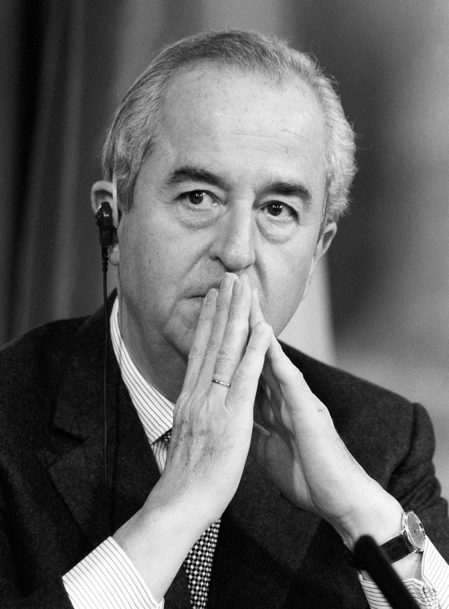 fxbellamy's tweet photo. On pouvait partager ou non la pensée d’Édouard Balladur, ses engagements, ses attachements ; mais on ne pouvait douter de leur constance ou de leur vérité. Il n’y avait pas de place chez lui pour la démagogie calculatrice, la facilité de l’artifice, le pari médiocre du court terme. Chaque rencontre avec lui a été un privilège, l’occasion de rencontrer, vivante, une idée de la politique qui semble si menacée aujourd’hui, en même temps que le pays. La France retrouvera son avenir quand notre vie publique renouera avec l’exigence qu’il n’a cessé d’incarner.
