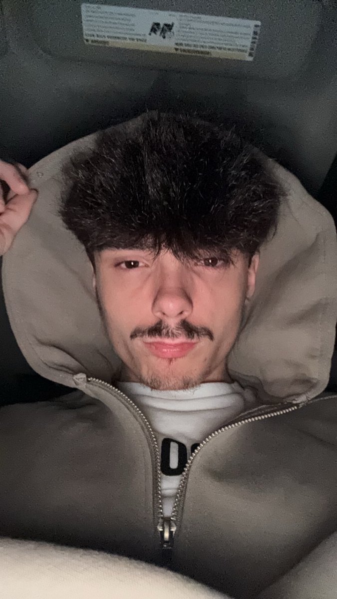 AlphaSeann's tweet photo. stare at my perfection while your brain gets weaker and weaker and the only thing you can do is send😂🤑 https://t.co/vGSqE767WG
