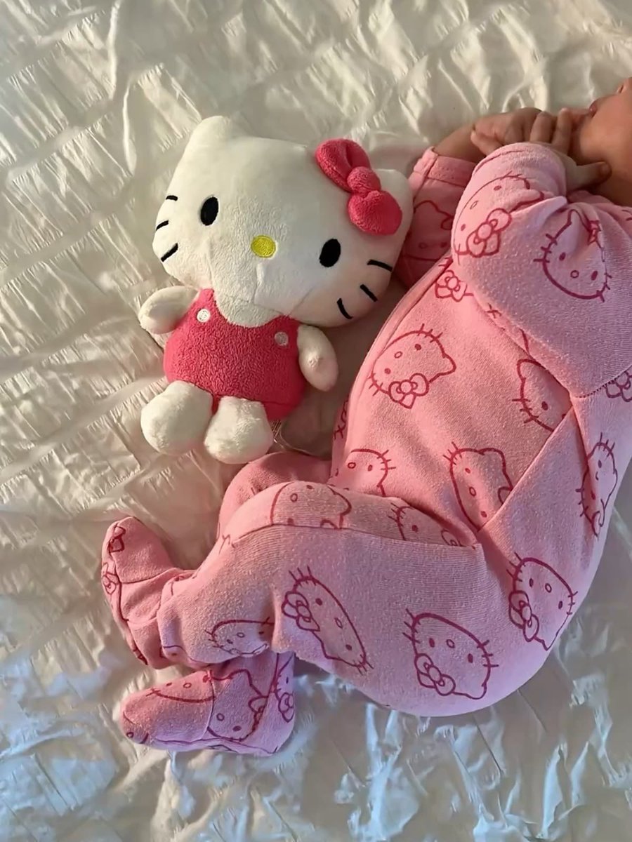 luliMo99's tweet photo. I can't wait to be a girl mom one day 🌷💕💕💕💕💕💕💕 https://t.co/Np8HZpvt5l