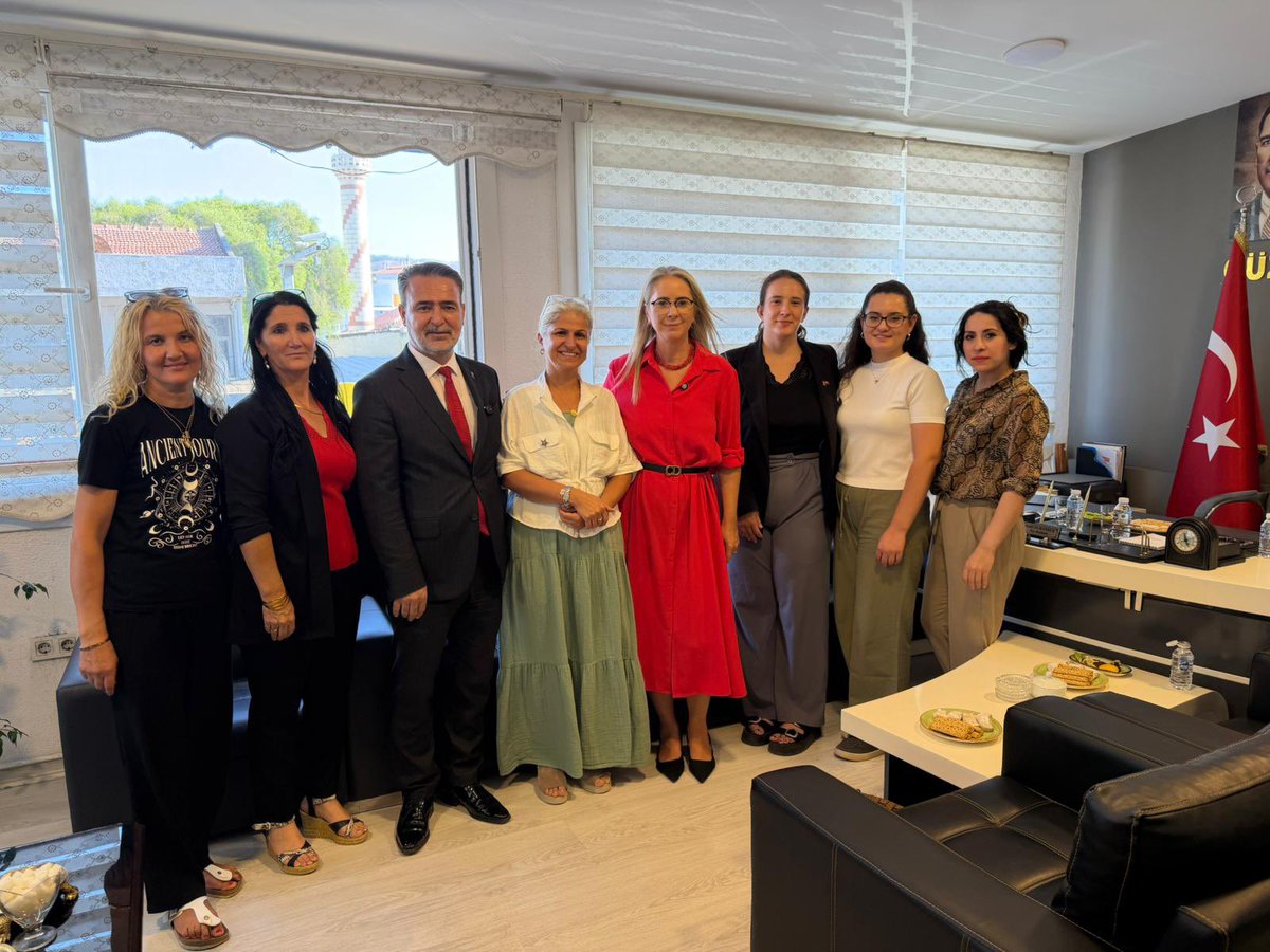 CeydaBC35's tweet photo. 📍AK Parti Güzelbahçe İlçe Başkanlığımızı ziyaret ederek teşkilatımızın emektarları ve dava arkadaşlarımızla bir araya geldik.🙋🏼‍♀️

Birliğimiz ve beraberliğimiz daim olsun. 🇹🇷 https://t.co/0mLwgUlDYI