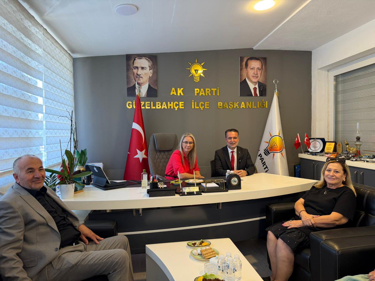 CeydaBC35's tweet photo. 📍AK Parti Güzelbahçe İlçe Başkanlığımızı ziyaret ederek teşkilatımızın emektarları ve dava arkadaşlarımızla bir araya geldik.🙋🏼‍♀️

Birliğimiz ve beraberliğimiz daim olsun. 🇹🇷 https://t.co/0mLwgUlDYI