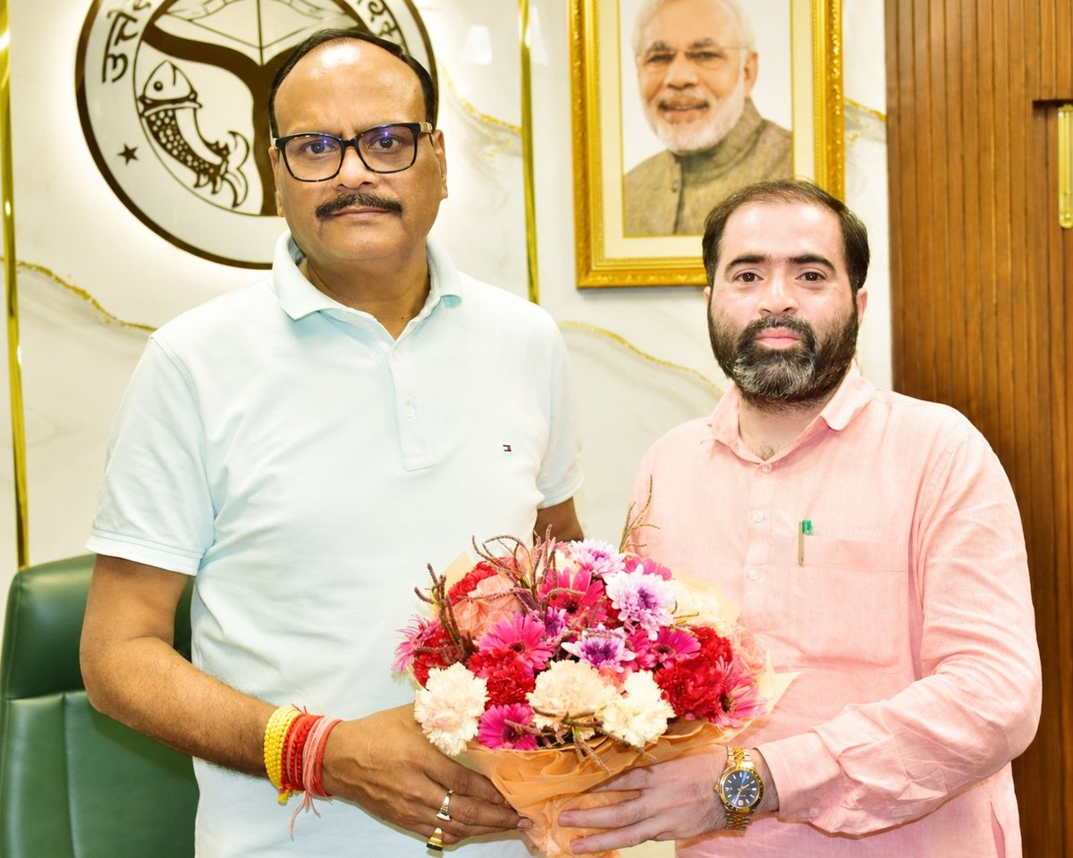 SatishSharmaBBK's tweet photo. प्रदेश के मा० उप-मुख्यमंत्री श्री @brajeshpathakup जी से लखनऊ स्थित आवास पर पहुंचकर शिष्टाचार भेंट कर मार्गदर्शन प्राप्त किया तथा क्षेत्र की स्वास्थ्य सेवाओं संबंधी विस्तृत चर्चा किया। https://t.co/sVCQWQFqGz