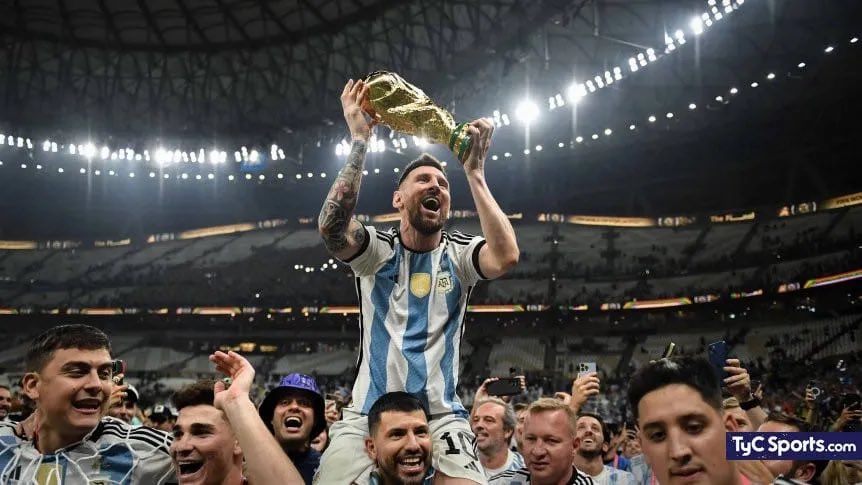 Ramardoh1's tweet photo. La “pulga” terminó siendo el más grande de todos. Que lindo fue poder acompañarte en este viaje, loco. Fue realmente increíble. Que injusto hubiese sido todo si te ibas sin nada. Realmente injusto. Gracias a Dios el tiempo pone todo en su lugar. https://t.co/4oQGUBEyc7