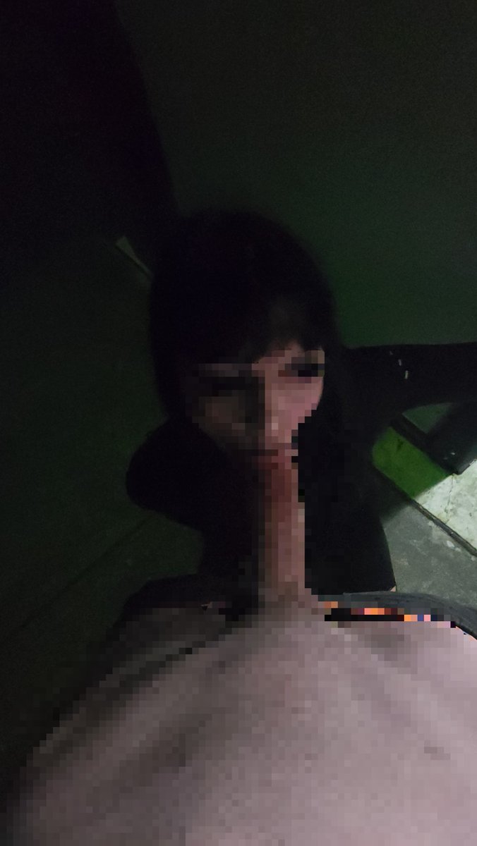 HisVelvetQueen's tweet photo. A park in the middle of no-where, 1:22am,  crick3ts chirping and my gorgeous velvet queen,  on her knees, retrieving my soul 🖤⛓️ @hervelvetking https://t.co/6wk8F1khjk