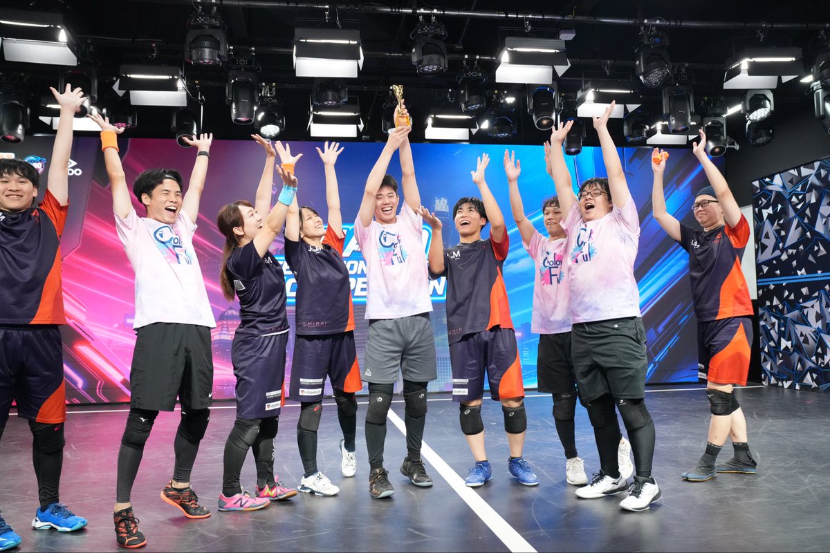 ioponndesu's tweet photo. 日中交流戦お疲れ様でした！
無事日本勝ちました✌️🏆！今回は観光もできたし、色んな選手の人たちとも沢山喋ることができてとても楽しかったです☺️
1on1負けたのがとても悔しすぎるのでリベンジしに行きます絶対、。ほんとに楽しかったです☺️ありがとうございました！
あ、🍻は危険です
#HADO https://t.co/XUwse1gL44