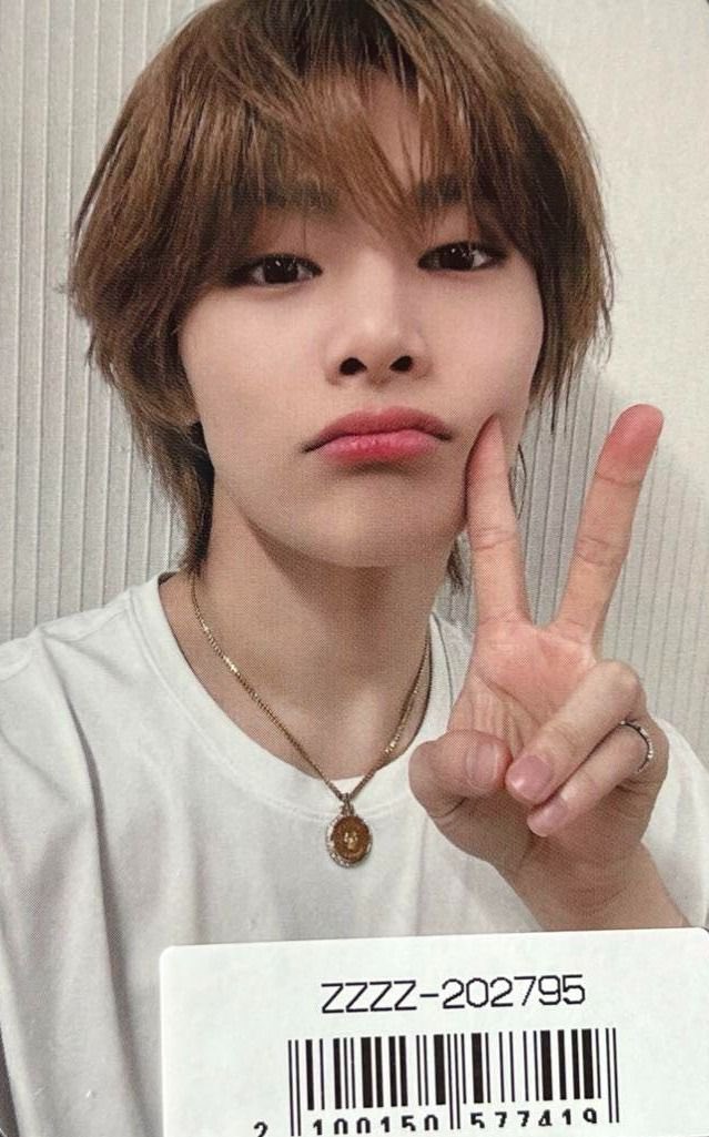 innielinos's tweet photo. waiting for the day i get these photocards https://t.co/4BgPyffjfs