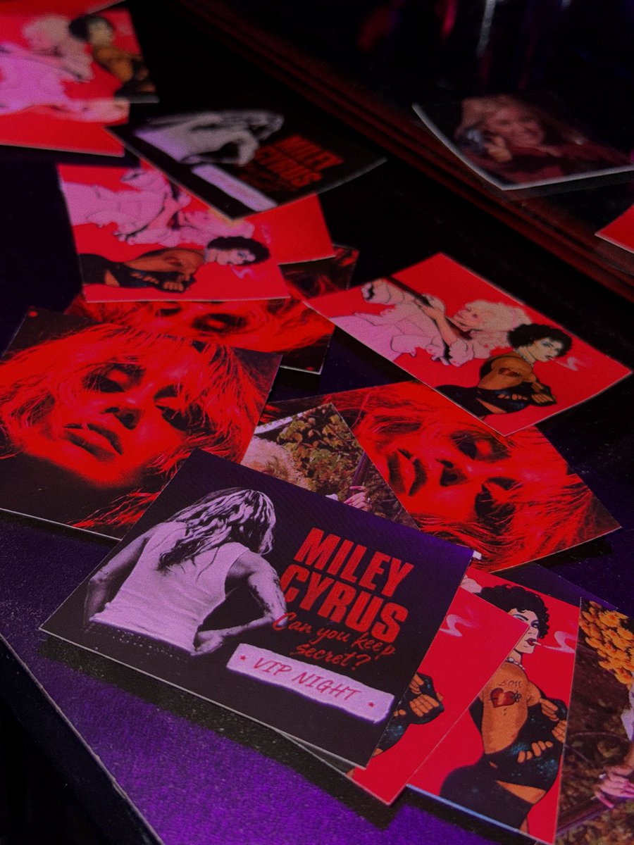 ddalirodriguez's tweet photo. @youngersmiIer @boundtomc Holaaa! sigannos en ig !!! somos mileycyrusfest https://t.co/iZIiQNsdIs