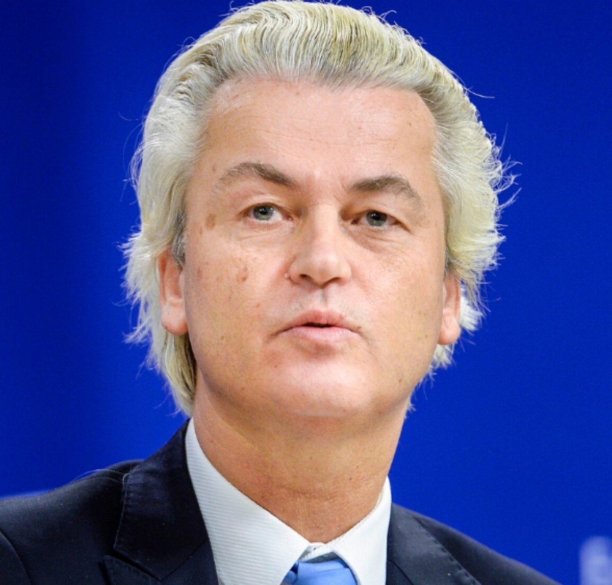 MarioBojic's tweet photo. 🇳🇱🇺🇦Dutch patriot leader Geert Wilders just slammed Ukraine after Kyiv demanded $2 billion from the Netherlands.

"We've already given many billions to Ukraine - we need to spend the money on our own population now!"

"Dutch people first!" https://t.co/RAo7m40mol