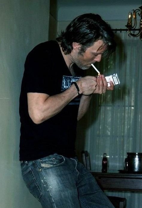 lectersdxughter's tweet photo. no one ever looked this hot while smoking a cig https://t.co/YlREddt9xP
