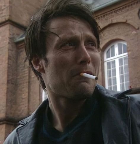 lectersdxughter's tweet photo. no one ever looked this hot while smoking a cig https://t.co/YlREddt9xP