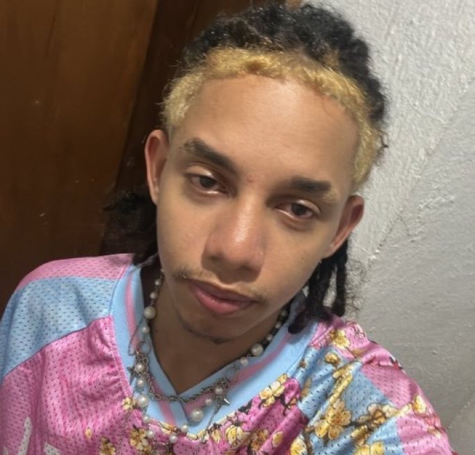 JuTae_'s tweet photo. não acham q vc fuma maconha pq vc é negro, é pq vc tem cara de maconheiro cacete https://t.co/CEpRakrL3Y