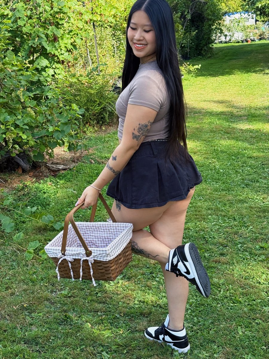 not_edenfray's tweet photo. my new fav fall activity is apple picking!! 🍎🧺 https://t.co/ijB1Rj7VBD