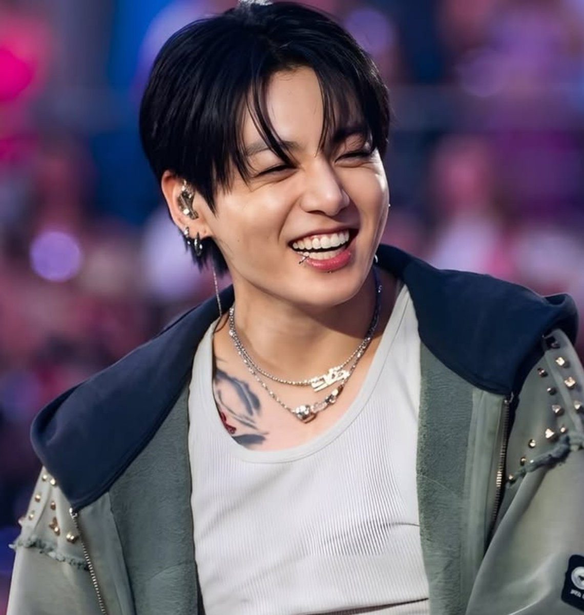 _ashtonaRMy's tweet photo. Happiest birthday sweetheart 💜🎂

#정국 #JungKook #HAPPYJKDAY https://t.co/hmRJ73zqT6