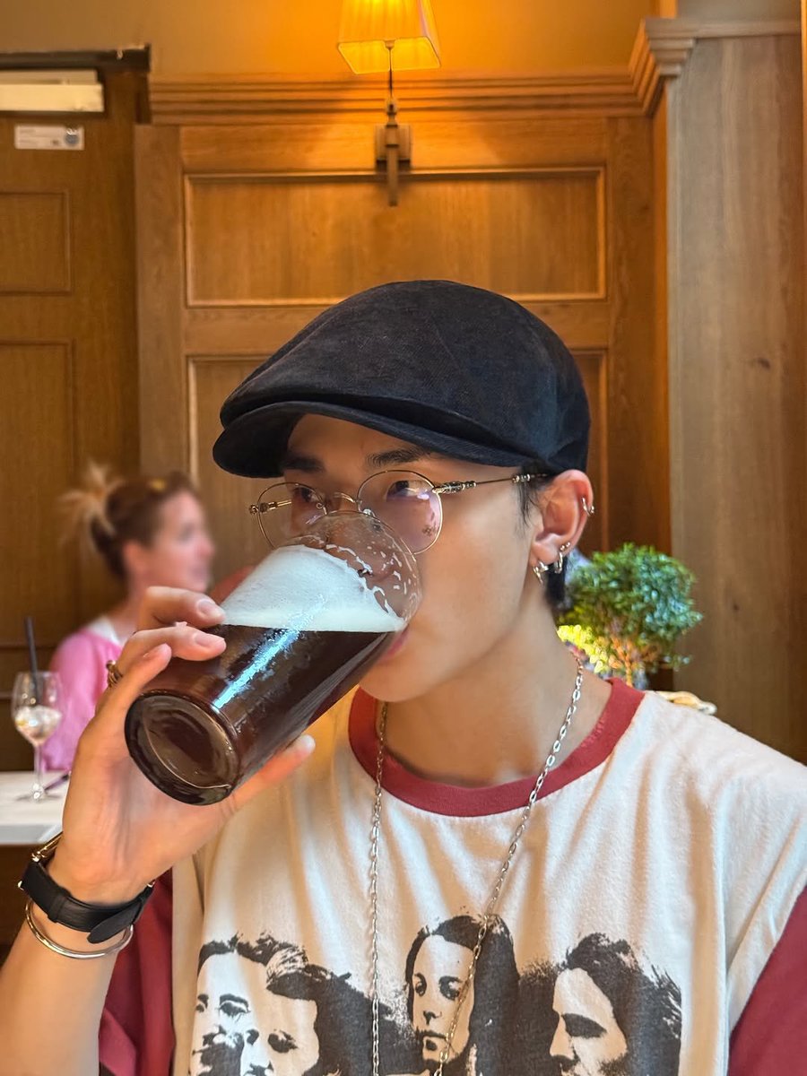 Hyunjiq's tweet photo. Flat cap, vintage tee, fancy rings. The fit is fire, the vibe is untouchable. I'm not just a snack, I'm the whole damn buffet. https://t.co/o2i7Ed6Yhc