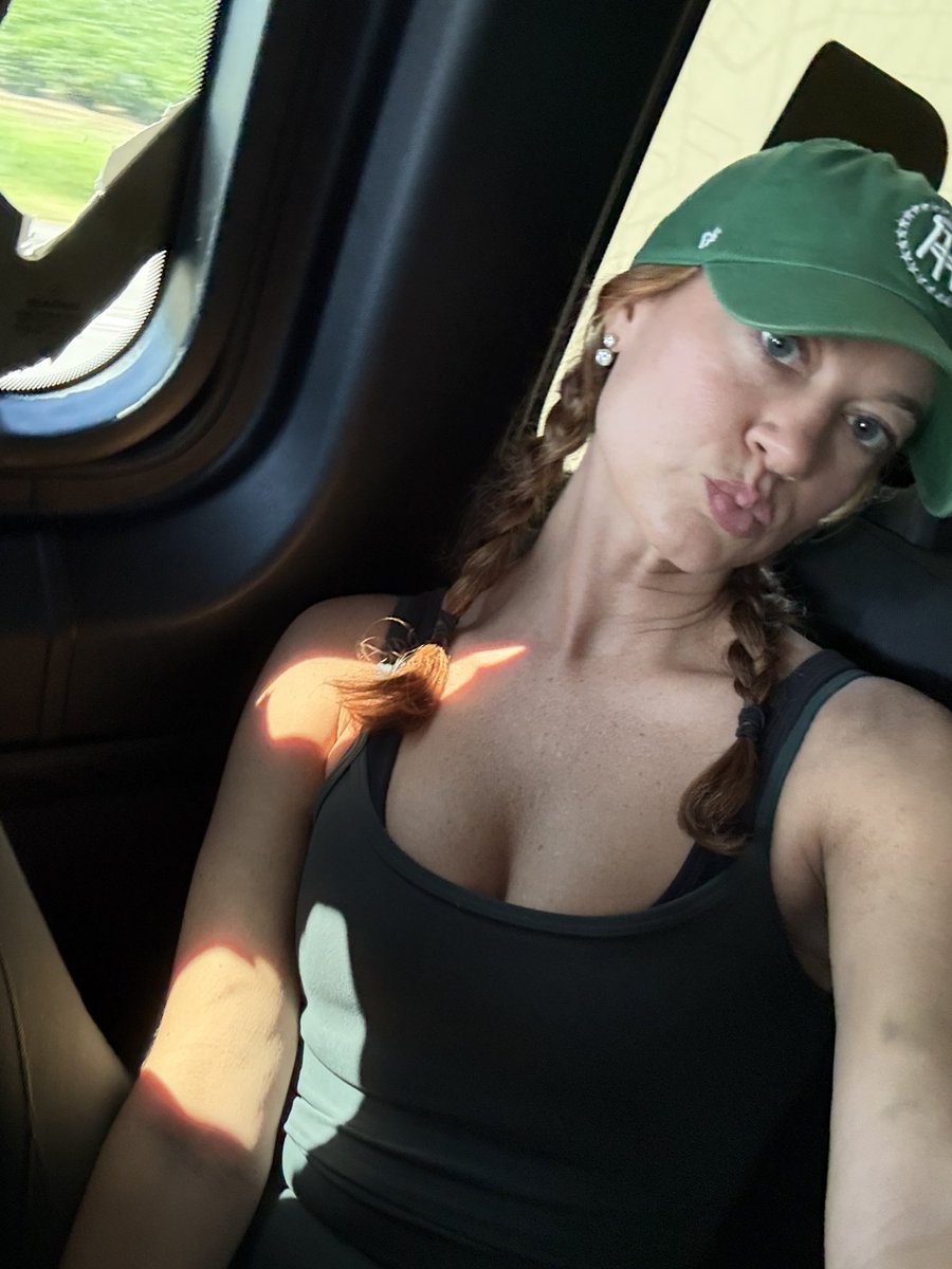 kellykeegs's tweet photo. Yup #DKroadtrip https://t.co/DQX6GLFc63