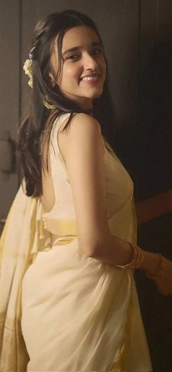 anjanasammu's tweet photo. Good night 💛 See you tomorrow 🫶🏻

Nuveksha 💛🔥 https://t.co/ZYmj4PjxIR