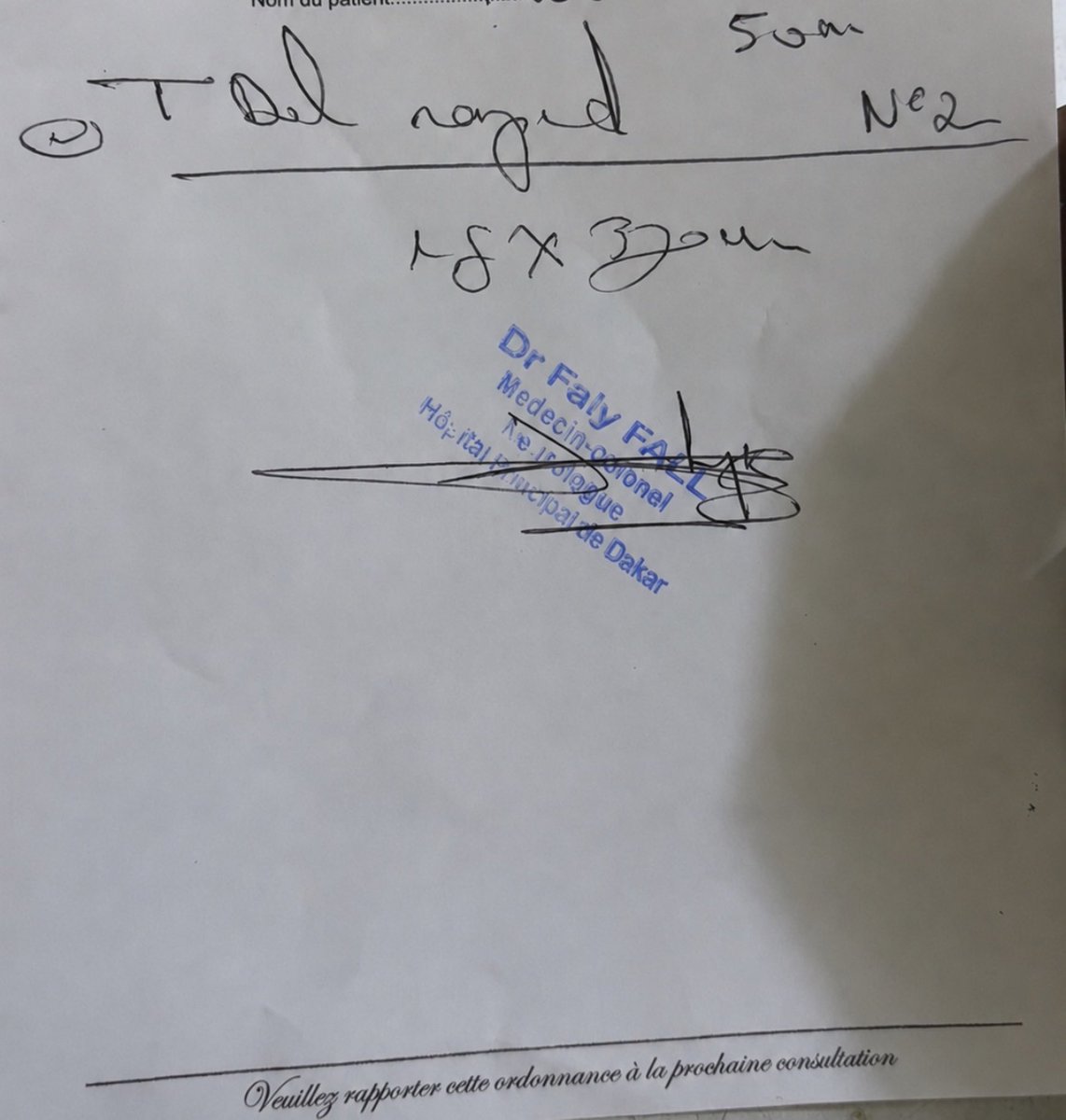 ___P_S__'s tweet photo. Guys j’ai un cas urgent mais easy à gerer. Un patient presente une condition medicale qui fait qu’il vit dans une douleur constante. Il est sous traitement antalgique et peut prendre jusqu’à 10 boites par mois. Là https://t.co/foU8C1qHD7